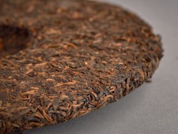 Шу пуэр &amp;quot;Феникс Гун Тин&amp;quot;, ф-ка Цзинь Дин, 2013г., 357 г.