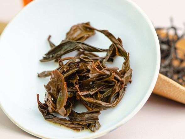 Уи Шань Е Шен Хун Ча (Дикий Красный из Уишани), весна 2025 г.