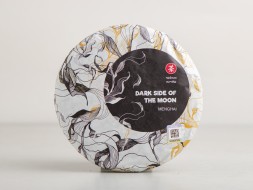 Шу пуэр &amp;quot;Темная Сторона Луны&amp;quot; (Луна), Мэнхай, Чайная Почта, пресс 2024г., 200г. 