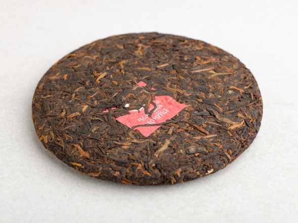 Шу пуэр &amp;quot;Темная Сторона Луны&amp;quot; (Луна), Мэнхай, Чайная Почта, пресс 2024г., 200г. 