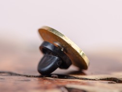 Значок-пин &amp;quot;Чайная Почта&amp;quot;, латунь, 1,5 см., (черный)