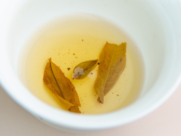 Шэн пуэр &amp;quot;Мао Ча Шуй Го Сян&amp;quot; (фруктовый аромат), Манфэй, 2025 г.