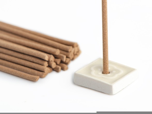 Японское благовоние Scentsual Sweet White Sage (Белый шалфей, лайм, кедр), 30 штук + подставка