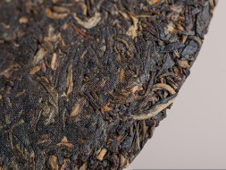 Шэн пуэр &amp;quot;Иу Чжэнь Цан&amp;quot;, 357г., 2002 г.