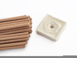 Японское благовоние Scentsual Bitter Pink Ginger (Имбирь, корица, гвоздика, лемонграсс, роза), 30 штук + подставка