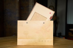 Подарочный набор с чаем и пиалой &amp;quot;Лотосы с гор феникса&amp;quot;