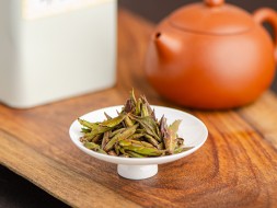 Гу Шу Е Шэн Цзы Я Бао "ААА" 2024 г., "Изумрудно-пурпурный из Фэнцин"