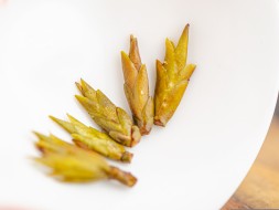 Гу Шу Е Шэн Цзы Я Бао "ААА" 2024 г., "Изумрудно-пурпурный из Фэнцин"