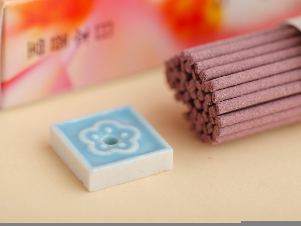 Японское благовоние Ka-Fuh Daphne (Волчеягодник), 50 штук + подставка