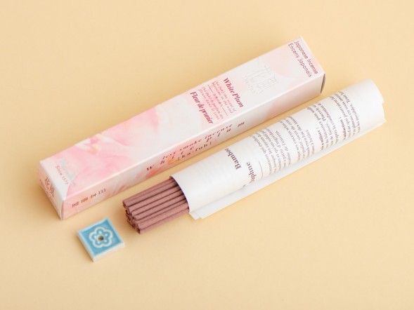 Японское благовоние Ka-Fuh White Plum (Белая Слива), 50 штук + подставка