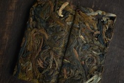 Шэн Пуэр в плитке, серия &amp;quot;Чайные Марки&amp;quot;, Чайная Почта, 7 г., 2025 г.