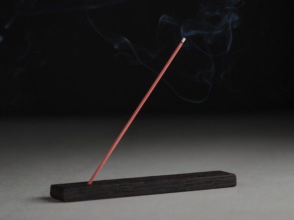 Набор японских благовоний &amp;quot;Chinmoku&amp;quot; (Тишина), 20 палочек + подставка для благовоний.