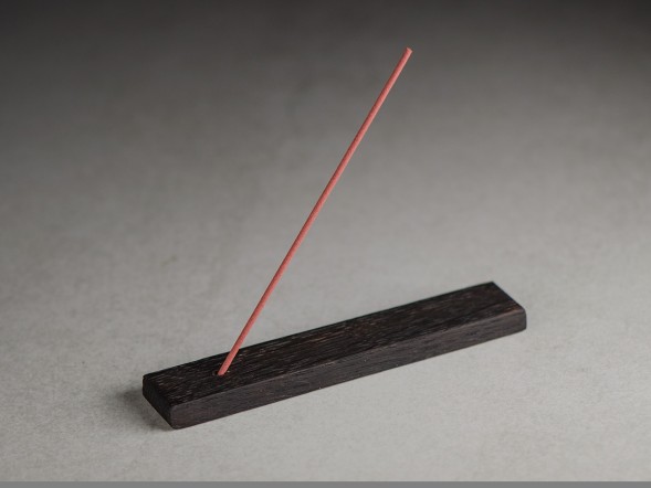 Набор японских благовоний &amp;quot;Chinmoku&amp;quot; (Тишина), 20 палочек + подставка для благовоний.