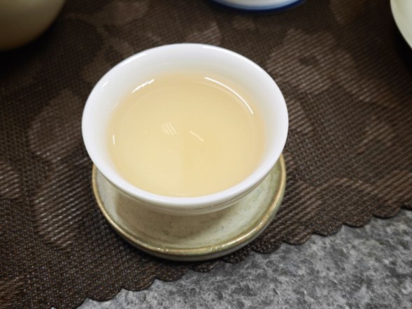 Лао Мао Ча Те Гуань Инь от мастера Чжана, деревня Чжен Шань, осень 2015 г.