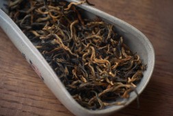 Цяо Му Хун Ча из уезда Пуэр, 2025 г.