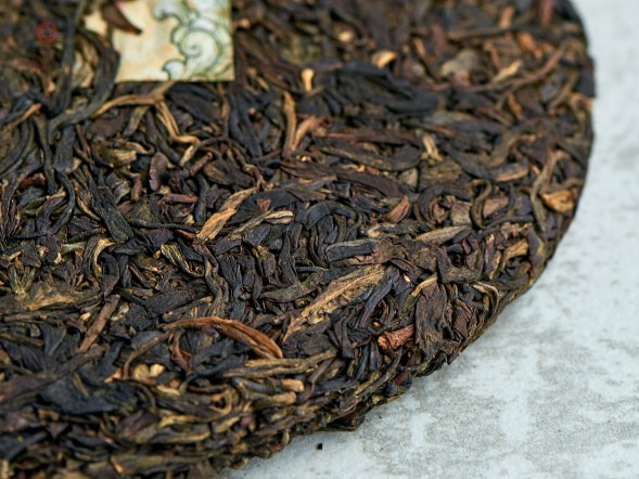 Шэн пуэр &amp;quot;Мэнхай Синхай Жуй Чжао Хэ Сян&amp;quot;, (Добрый знак и счастье), 357г., 2012г. Гонконгский склад