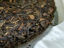 Шэн пуэр &amp;quot;Мэнхай Синхай Жуй Чжао Хэ Сян&amp;quot;, (Добрый знак и счастье), 357г., 2012г. Гонконгский склад