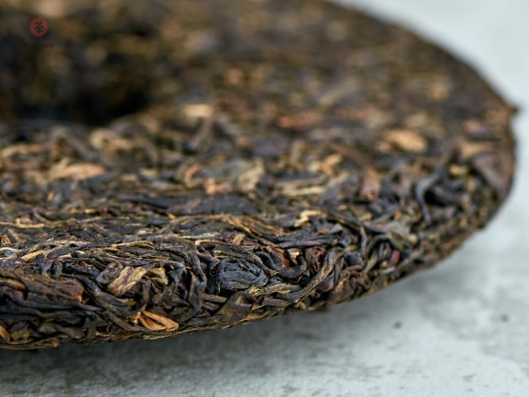 Шэн пуэр &amp;quot;Мэнхай Синхай Жуй Чжао Хэ Сян&amp;quot;, (Добрый знак и счастье), 357г., 2012г. Гонконгский склад