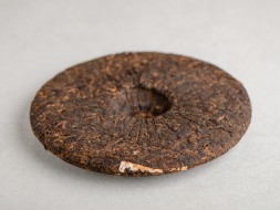 Шу пуэр &amp;quot;Гу Цзюнь Да Сюэ Шань&amp;quot;, 357г., 2009г.