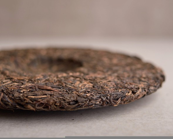 Шэн пуэр &amp;quot;Иу Люй Инь Да Е&amp;quot;, 2007г., 357г.