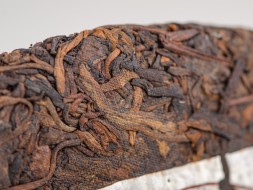 Шу пуэр &amp;quot;Карамельный Павлин&amp;quot;(Кун Цюэ Шэнтай Гу Шу Бин), 2012г., 357г.