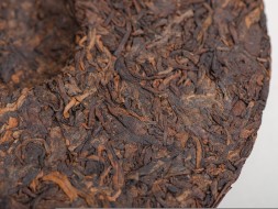 Шу пуэр &amp;quot;Карамельный Павлин&amp;quot;(Кун Цюэ Шэнтай Гу Шу Бин), 2012г., 357г.